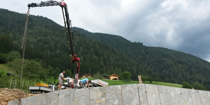 Elementi da parete rivestiti in pietra e in mattone paramano